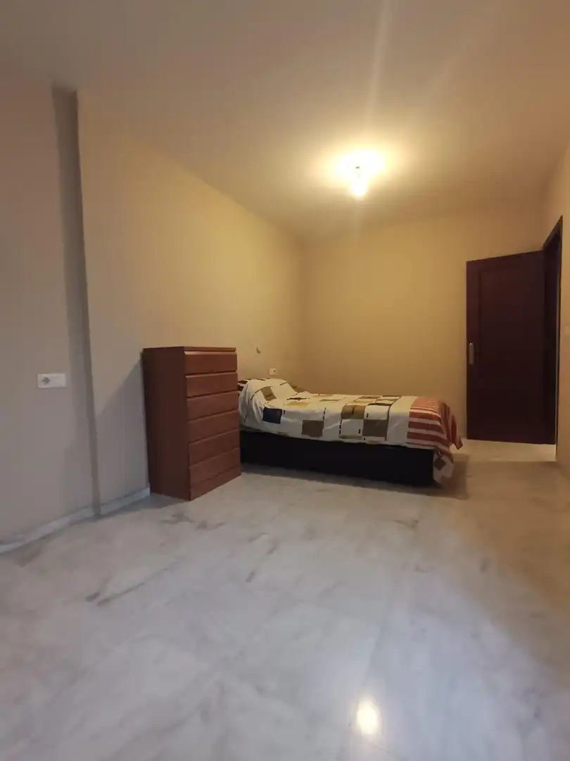Habitación de Piso en venta en La Algaba con Aire acondicionado
