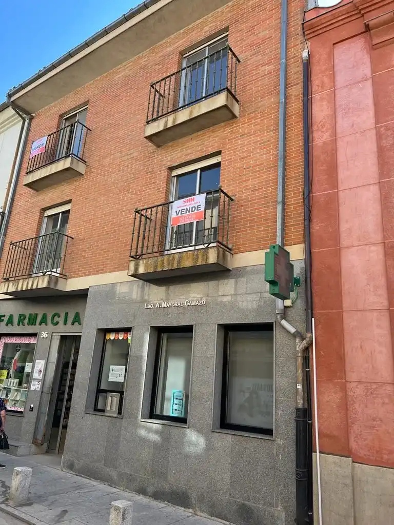 Vista exterior de Edificio en venta en El Barco de Ávila 