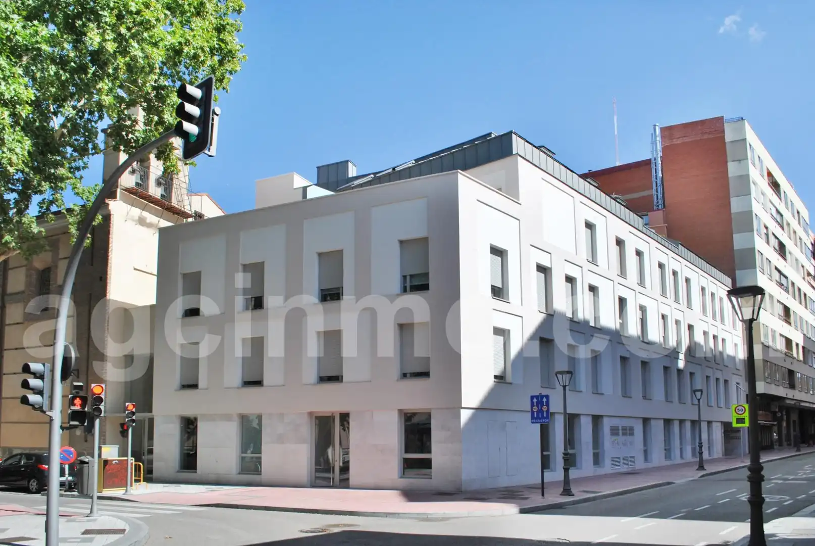 Außenansicht von Wohnung zur Miete in Valladolid Capital mit Privatgarten, Abstellraum und Gemeinschaftspool