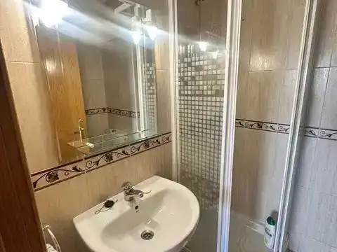 Badezimmer von Wohnung zur Miete in  Madrid Capital mit Balkon