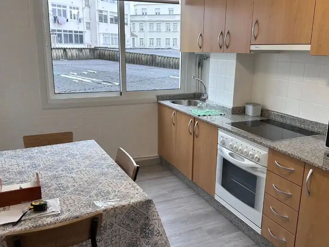 Cuina de Pis de lloguer en Ferrol amb Parquet i Moblat