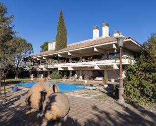 Vista exterior de Casa o xalet en venda en Fuente del Fresno amb Calefacció, Jardí privat i Terrassa