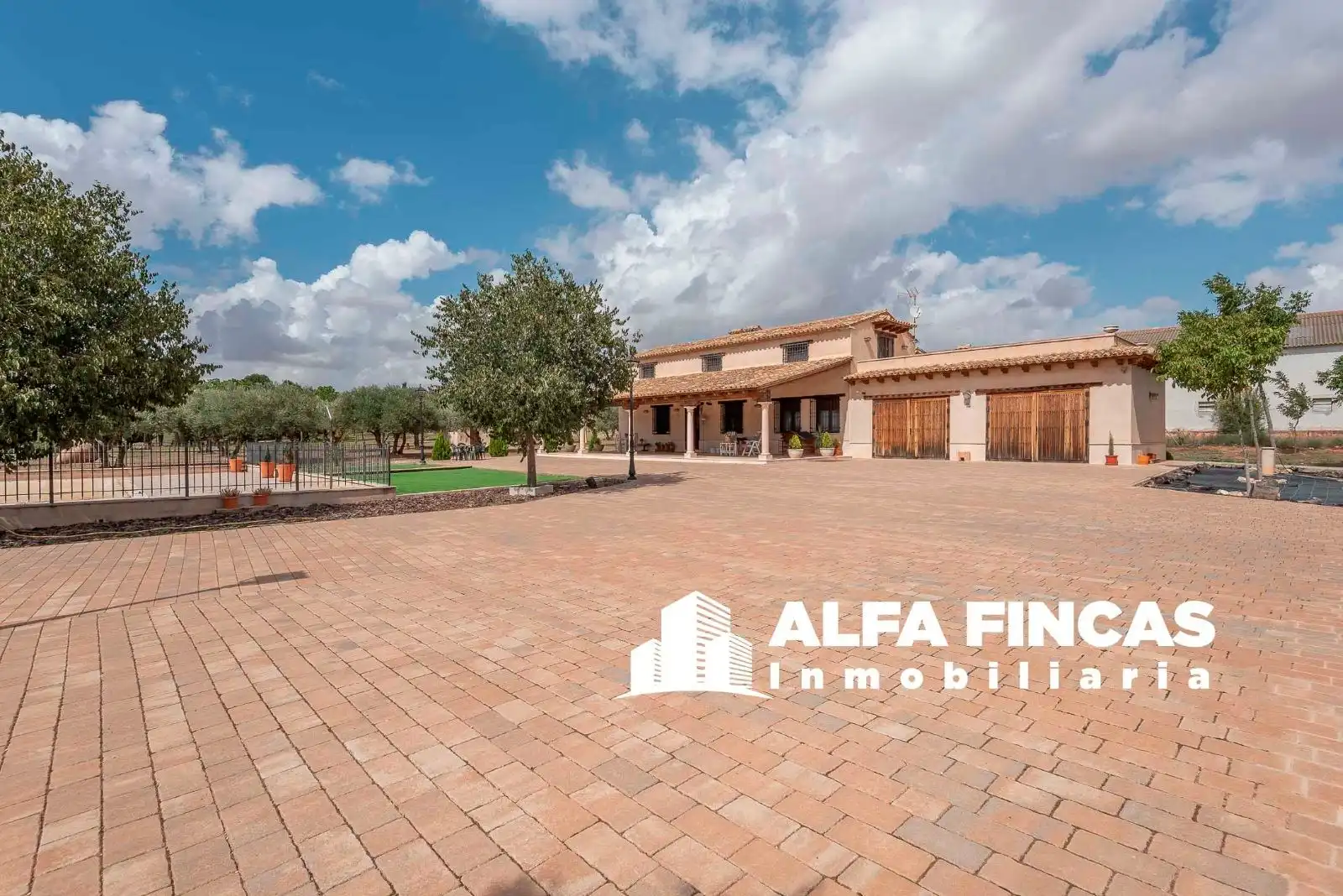 Vista exterior de Casa o chalet en venta en Vara de Rey con Calefacción, Terraza y Piscina