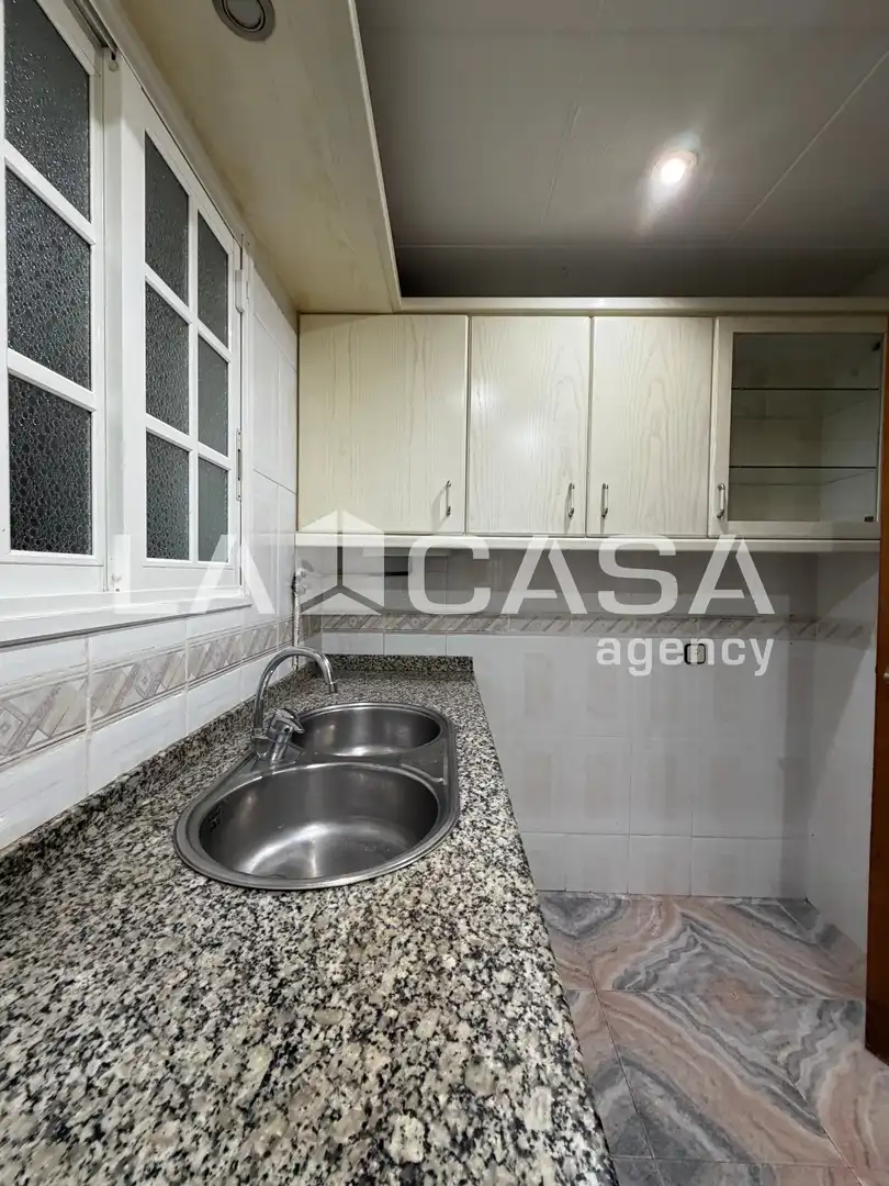 Kitchen of Flat for sale in Santa Coloma de Gramenet  with Balcony