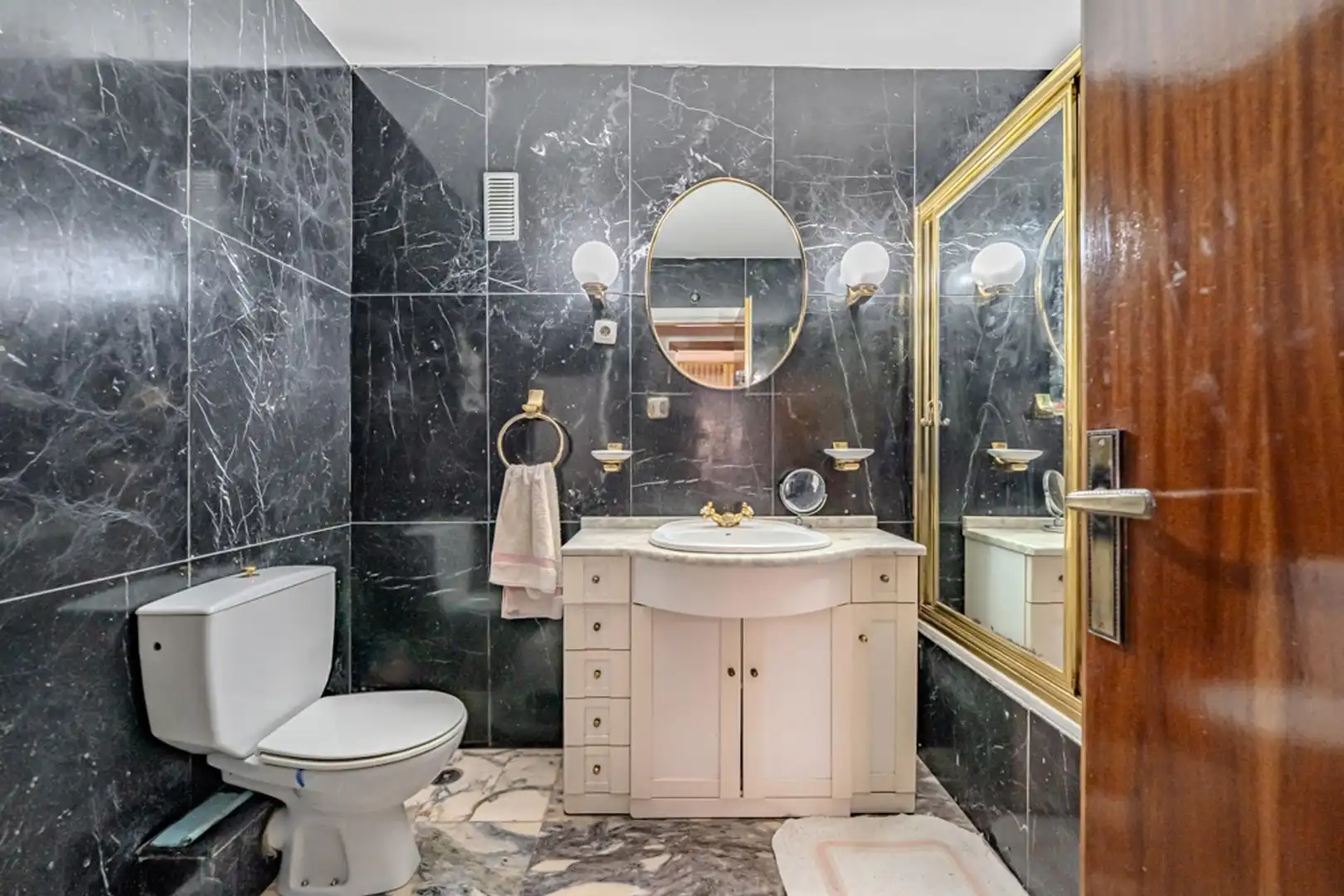 Baño de Apartamento en venta en Hortaleza