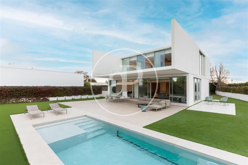 Vista exterior de Casa o xalet de lloguer en Bétera amb Aire condicionat, Calefacció i Jardí privat