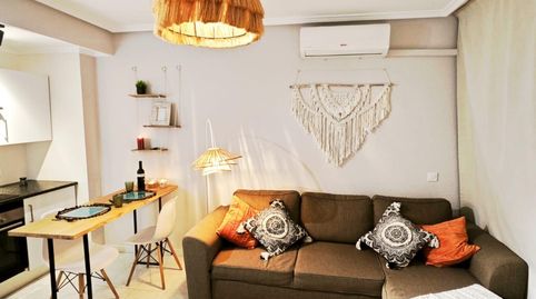 Luminoso estudio con terraza y piscina en Torrevieja