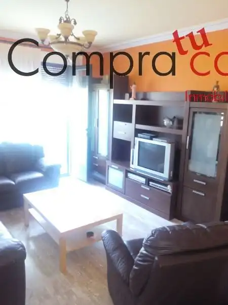 Sala d'estar de Casa o xalet en venda en Palazuelos de Eresma amb Calefacció, Jardí privat i Parquet