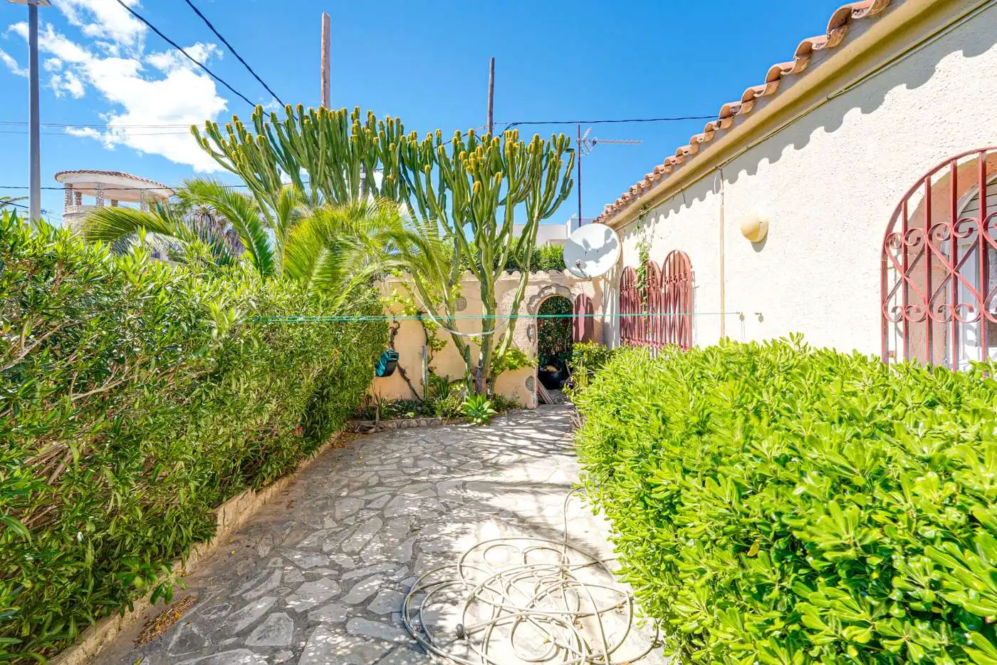 Vista exterior de Casa o chalet en venta en Mont-roig del Camp con Aire acondicionado, Jardín privado y Terraza