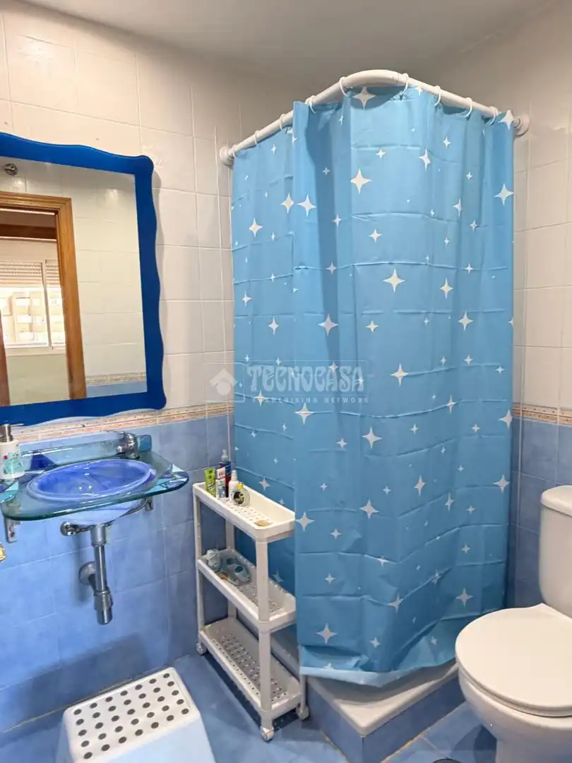 Baño de Ático en venta en Valdemoro con Calefacción, Terraza y Trastero