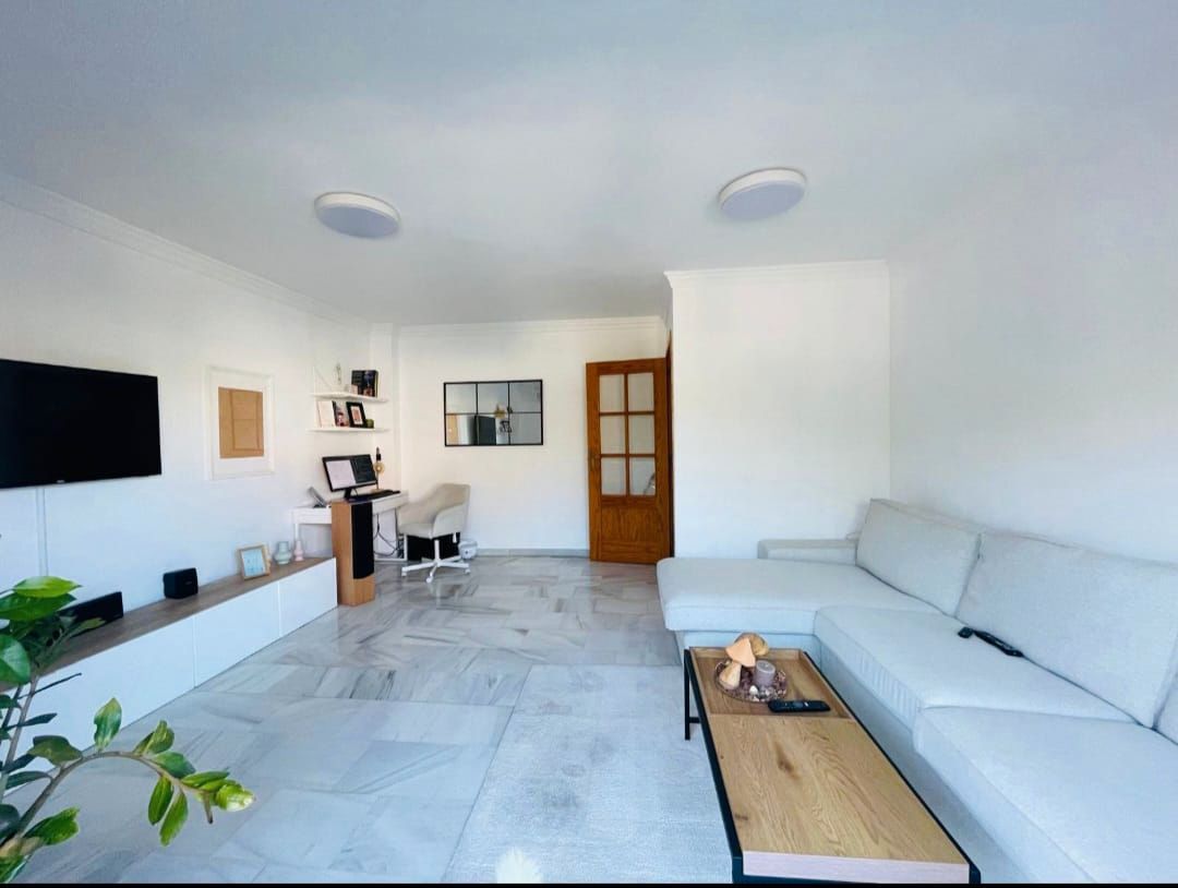Living room of Flat for sale in Marbella  with Air Conditioner, Heating and Furnished