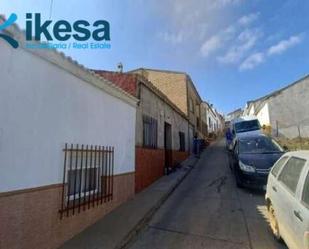 Vista exterior de Casa adosada en venda en Paterna del Campo