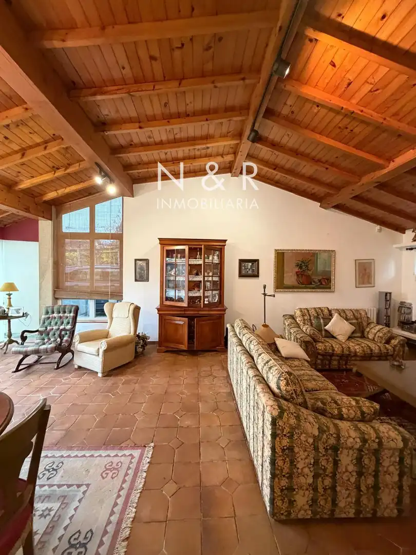 Sala d'estar de Casa o xalet en venda en Teo amb Calefacció i Moblat