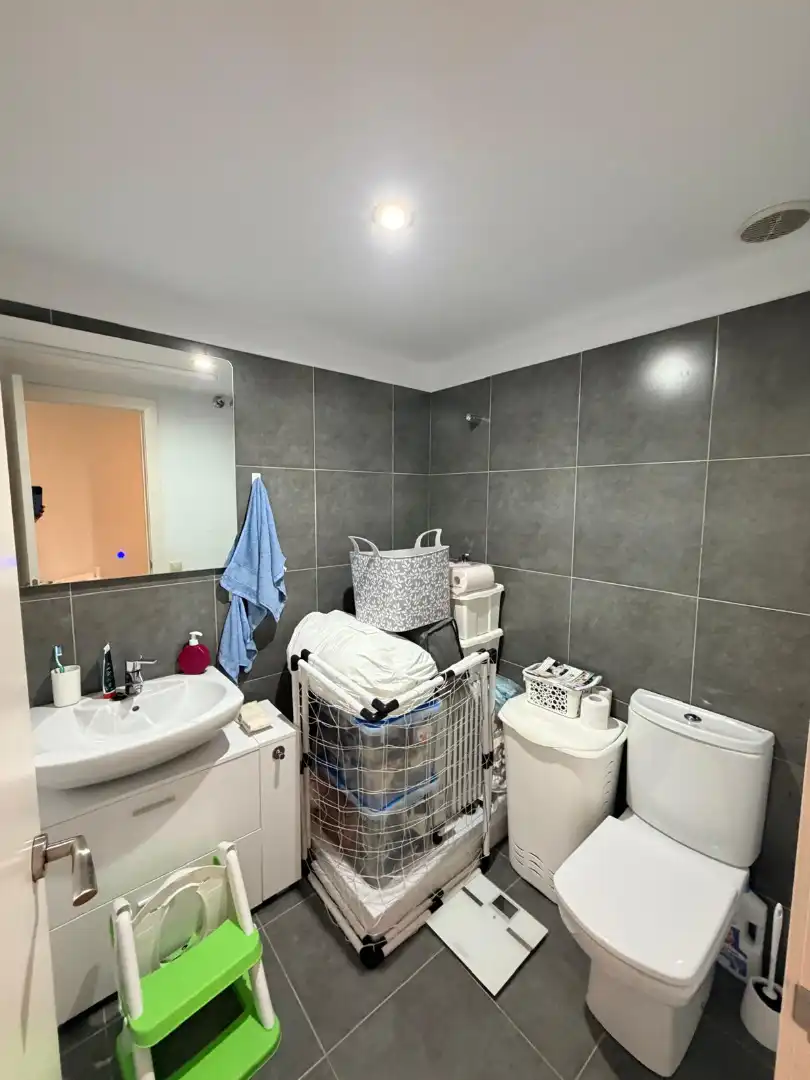 Bathroom of Flat for sale in Anglesola  with Air Conditioner, Heating and Parquet flooring