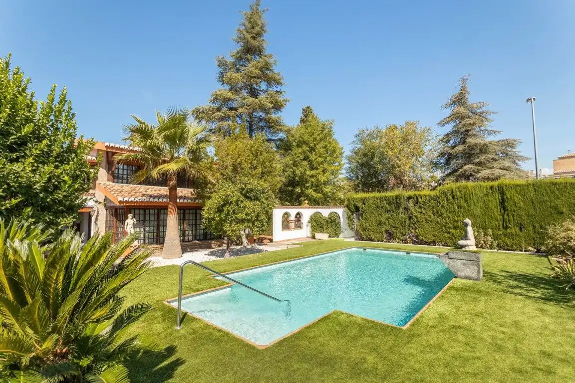 Jardí de Casa o xalet en venda en Peligros amb Aire condicionat, Calefacció i Jardí privat