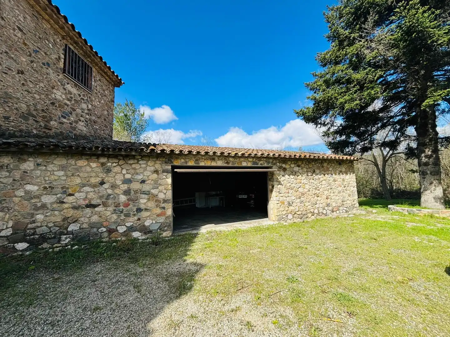 Vista exterior de Finca rústica en venda en Cornudella de Montsant amb Aire condicionat, Jardí privat i Moblat