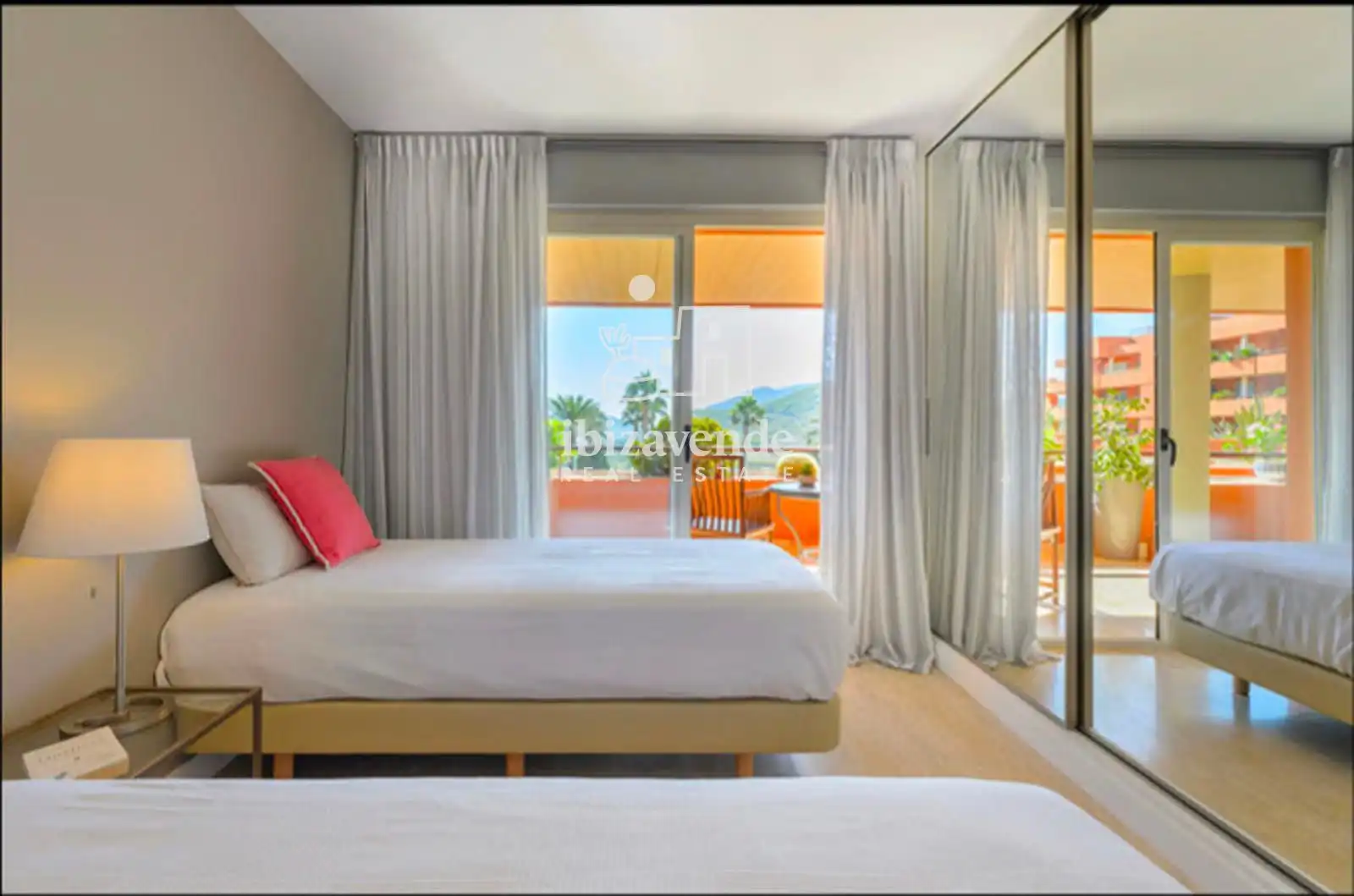 Schlafzimmer von Wohnung zur Miete in Santa Eulària des Riu mit Klimaanlage, Terrasse und Schwimmbad