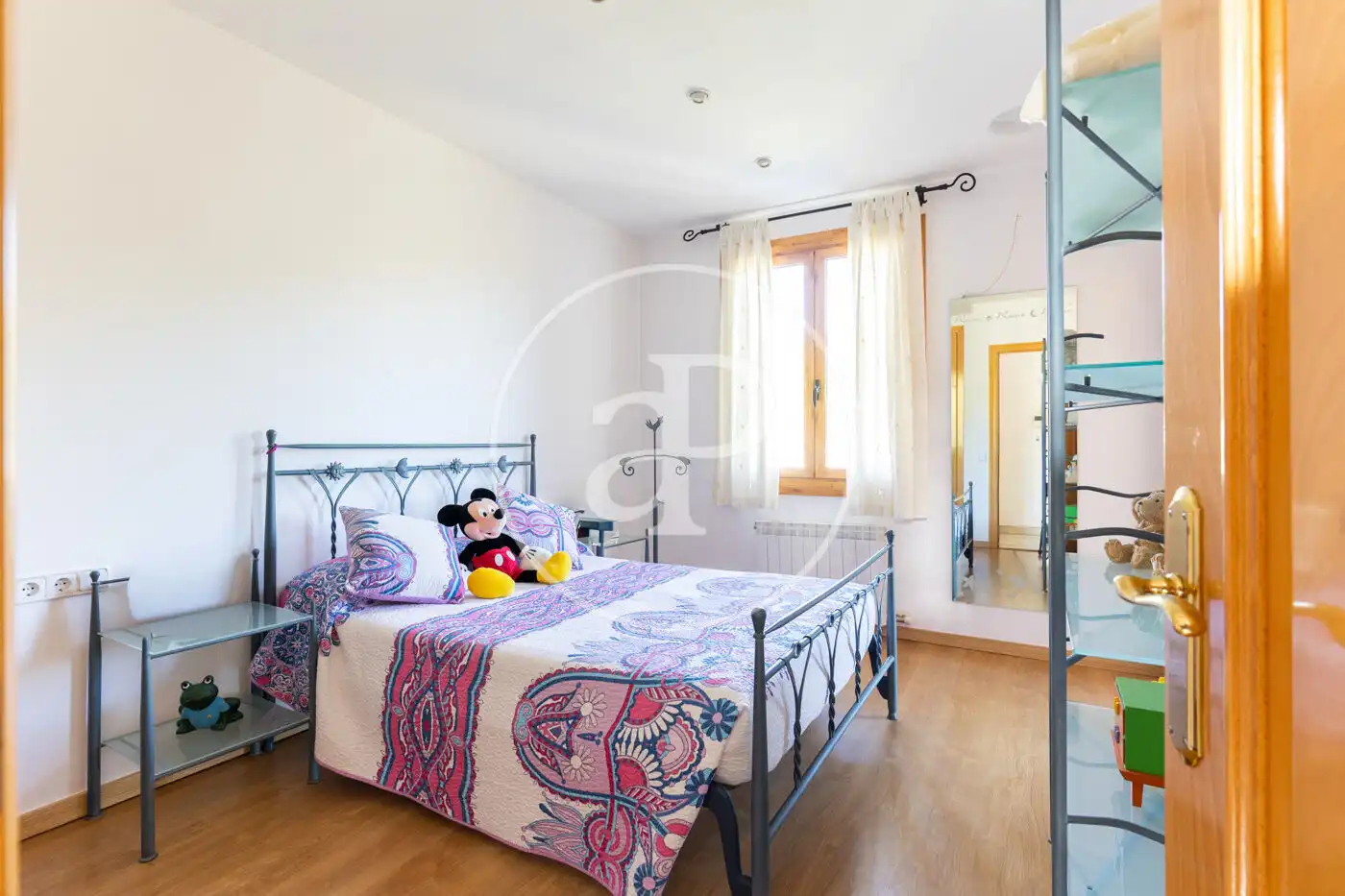 Dormitori de Casa o xalet en venda en Castellar del Vallès amb Aire condicionat, Calefacció i Jardí privat