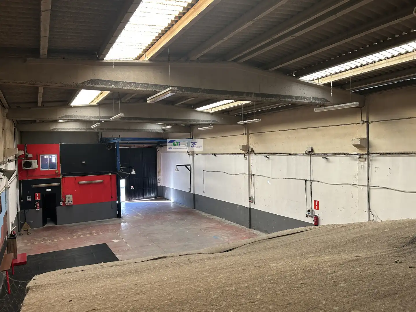 Nau industrial en venda a C / BUENOS AIRES, La Muela
