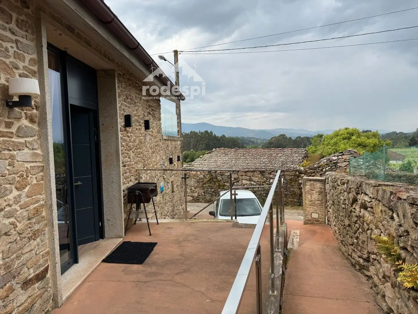 Vista exterior de Casa o xalet en venda en Arbo amb Terrassa, Traster i Piscina