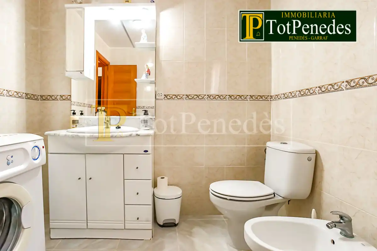 Badezimmer von Haus oder Chalet zum Verkauf in Querol mit Privatgarten, Schwimmbad und Möbliert