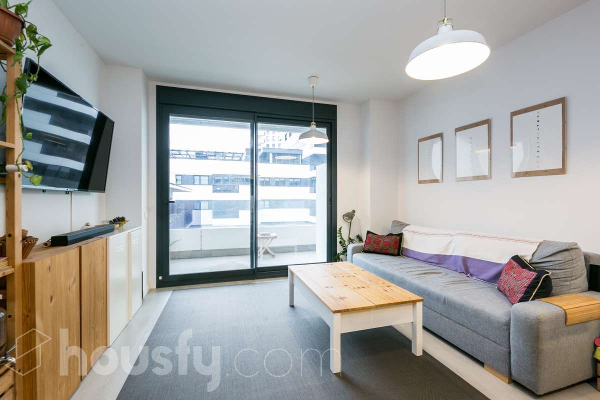 Living room of Flat for sale in L'Hospitalet de Llobregat  with Air Conditioner, Heating and Parquet flooring