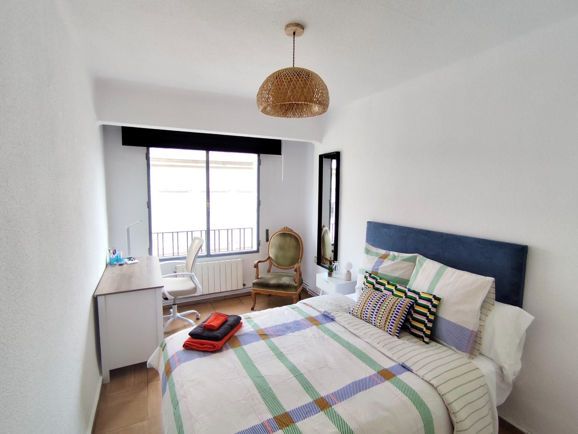 Bedroom of Flat to share in  Granada Capital  with Heating and Balcony