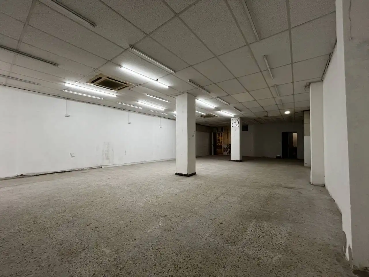 Local de lloguer a Calle Coronel Sanfeliu, 54, Estruch - Eixample