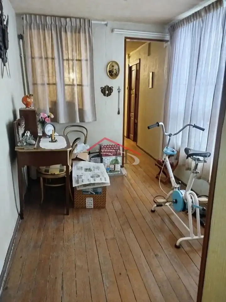 Dormitori de Casa o xalet en venda en León Capital  amb Calefacció, Jardí privat i Traster