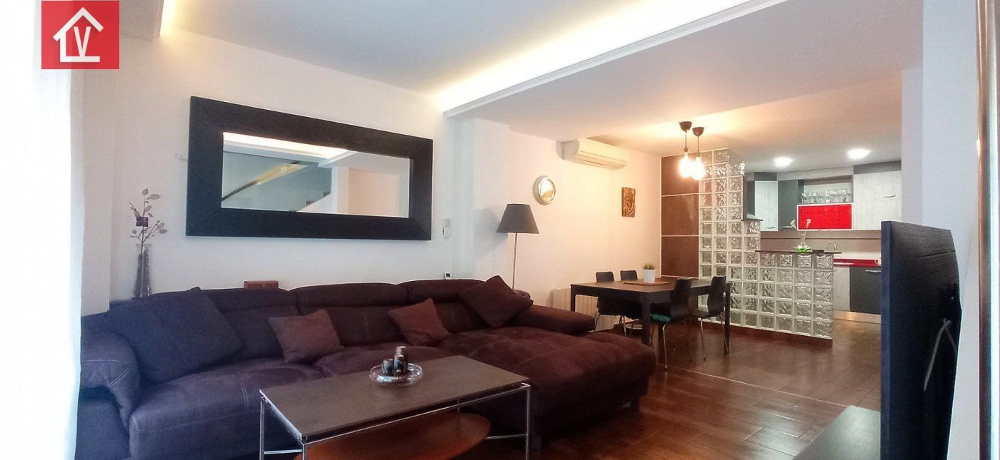 Sala d'estar de Casa o xalet en venda en Barberà del Vallès amb Aire condicionat, Calefacció i Terrassa