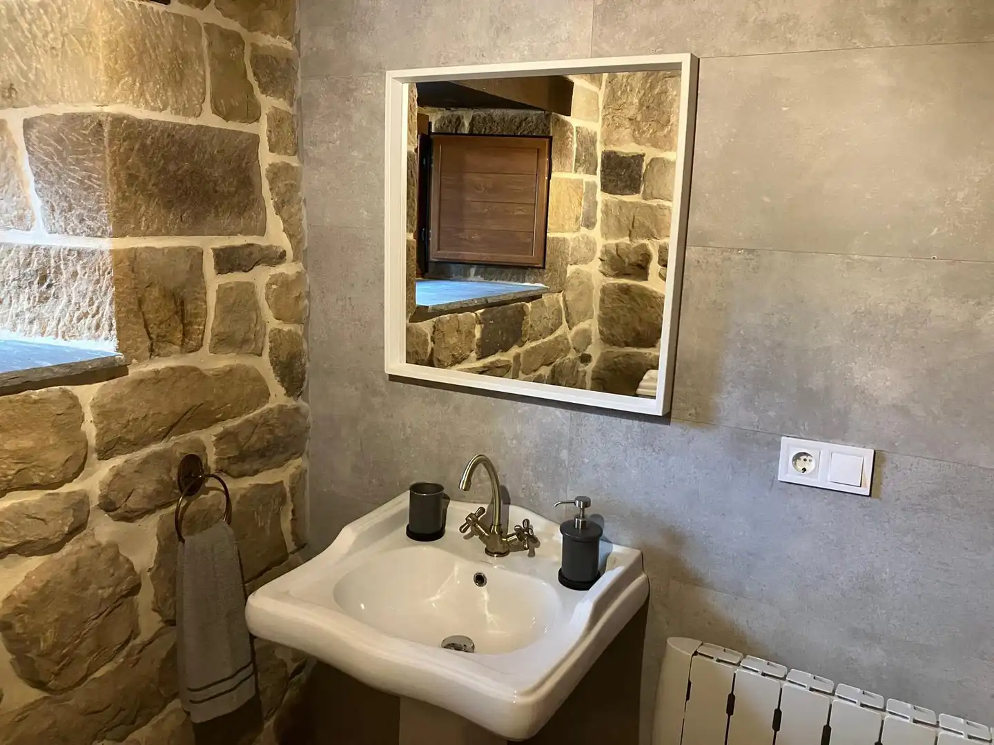 Baño de Finca rústica en venta en San Pedro del Romeral con Calefacción, Jardín privado y Terraza