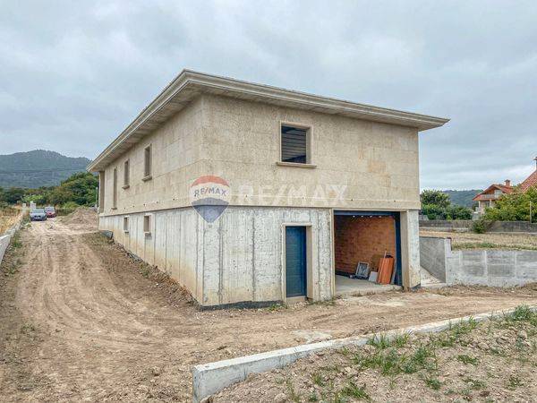 Casa-chalet en Venta en Rúa Outeiro en Priegue
