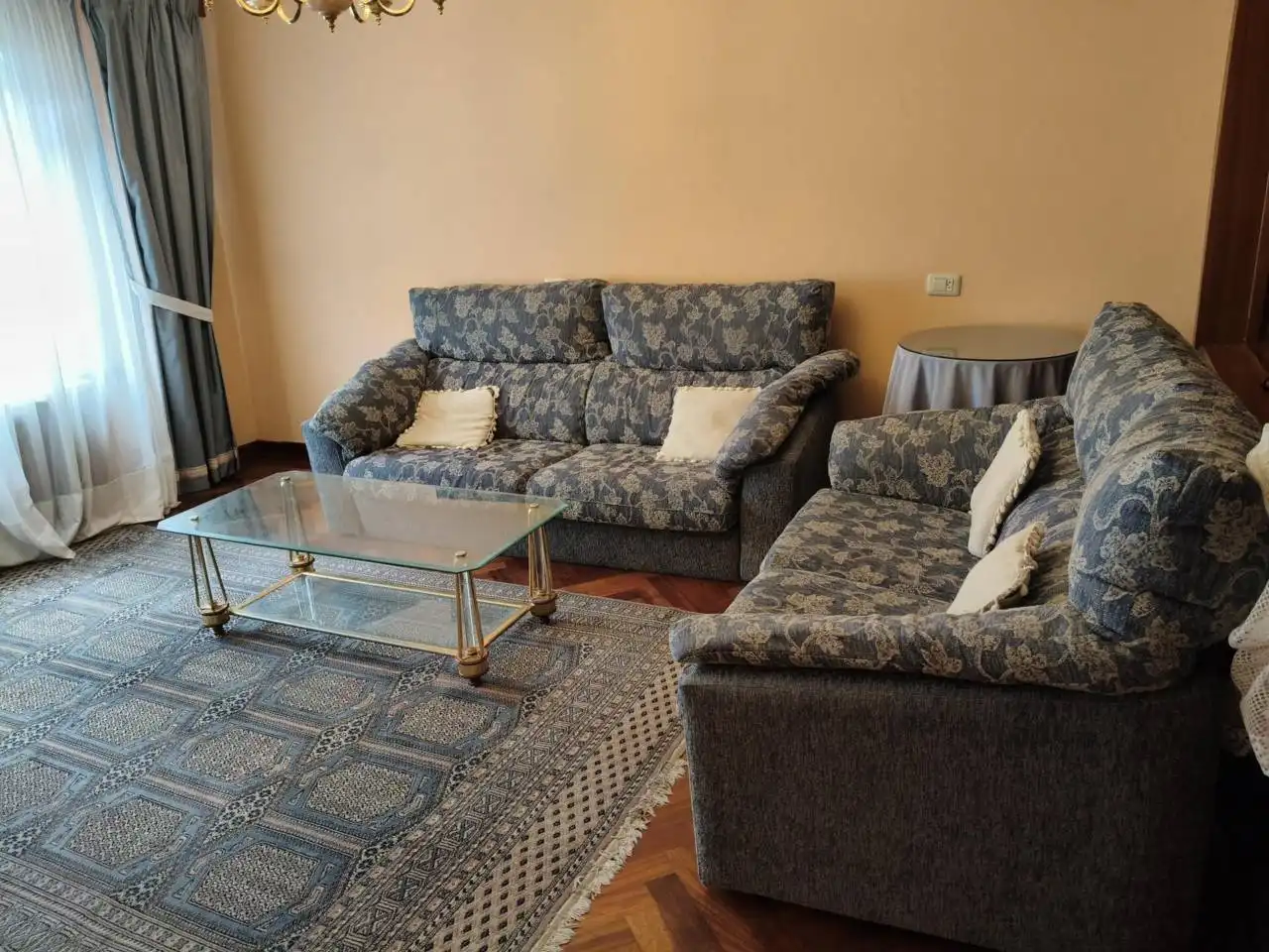 Sala de estar de Piso en venta en Cariño con Calefacción, Trastero y Amueblado