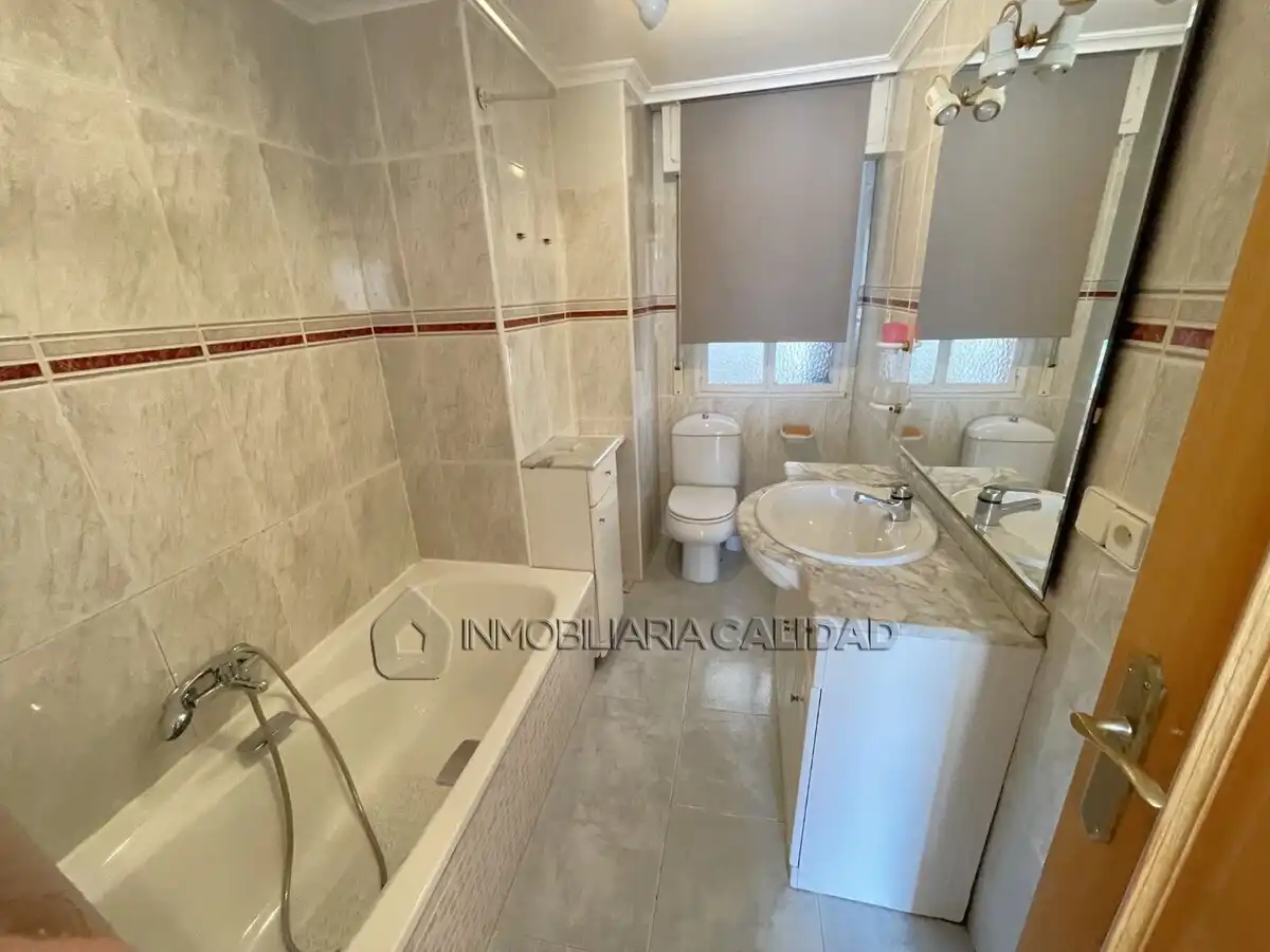 Bathroom of Flat for rent in Burgos  with Heating, Terrace and Furnished