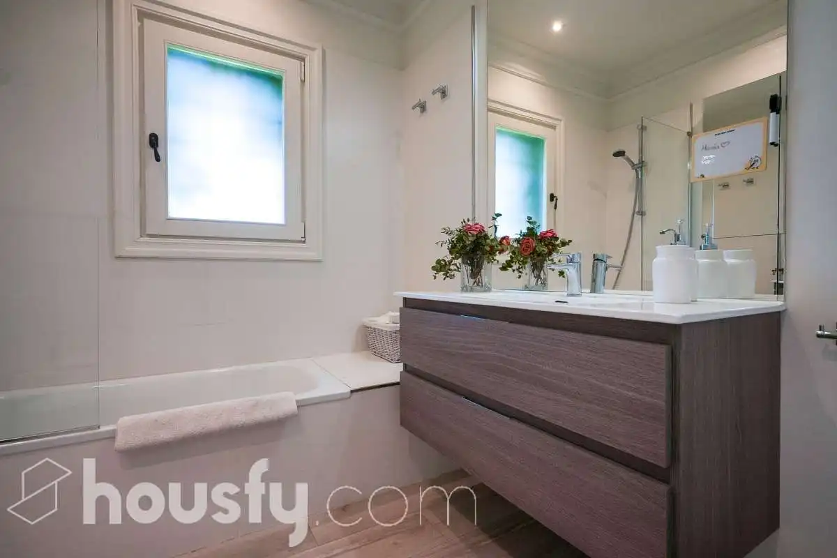 Bathroom of Houses for sale in Pozuelo de Alarcón  with Air Conditioner, Heating and Private garden