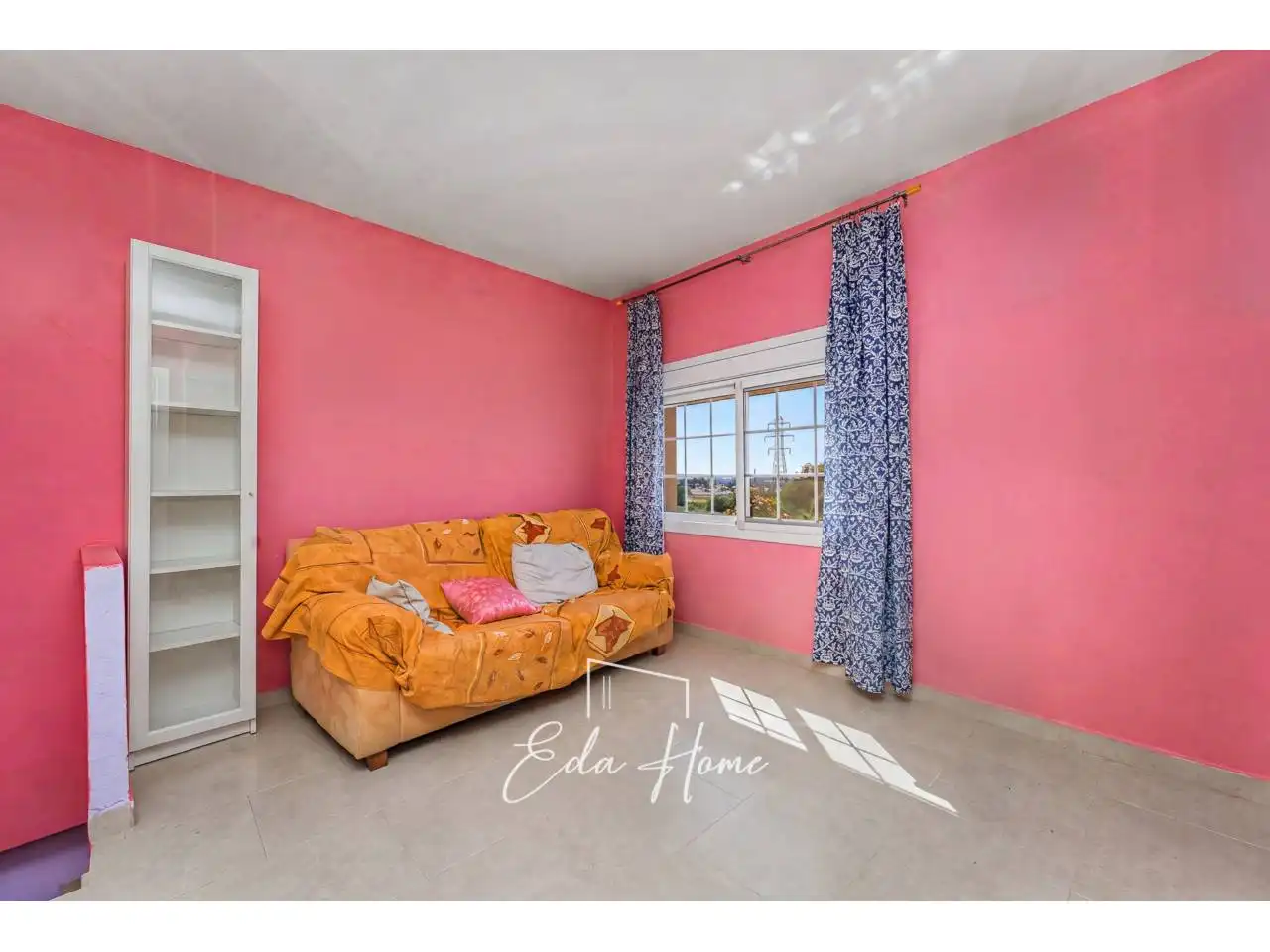 Living room of Houses for sale in Vilanova i la Geltrú