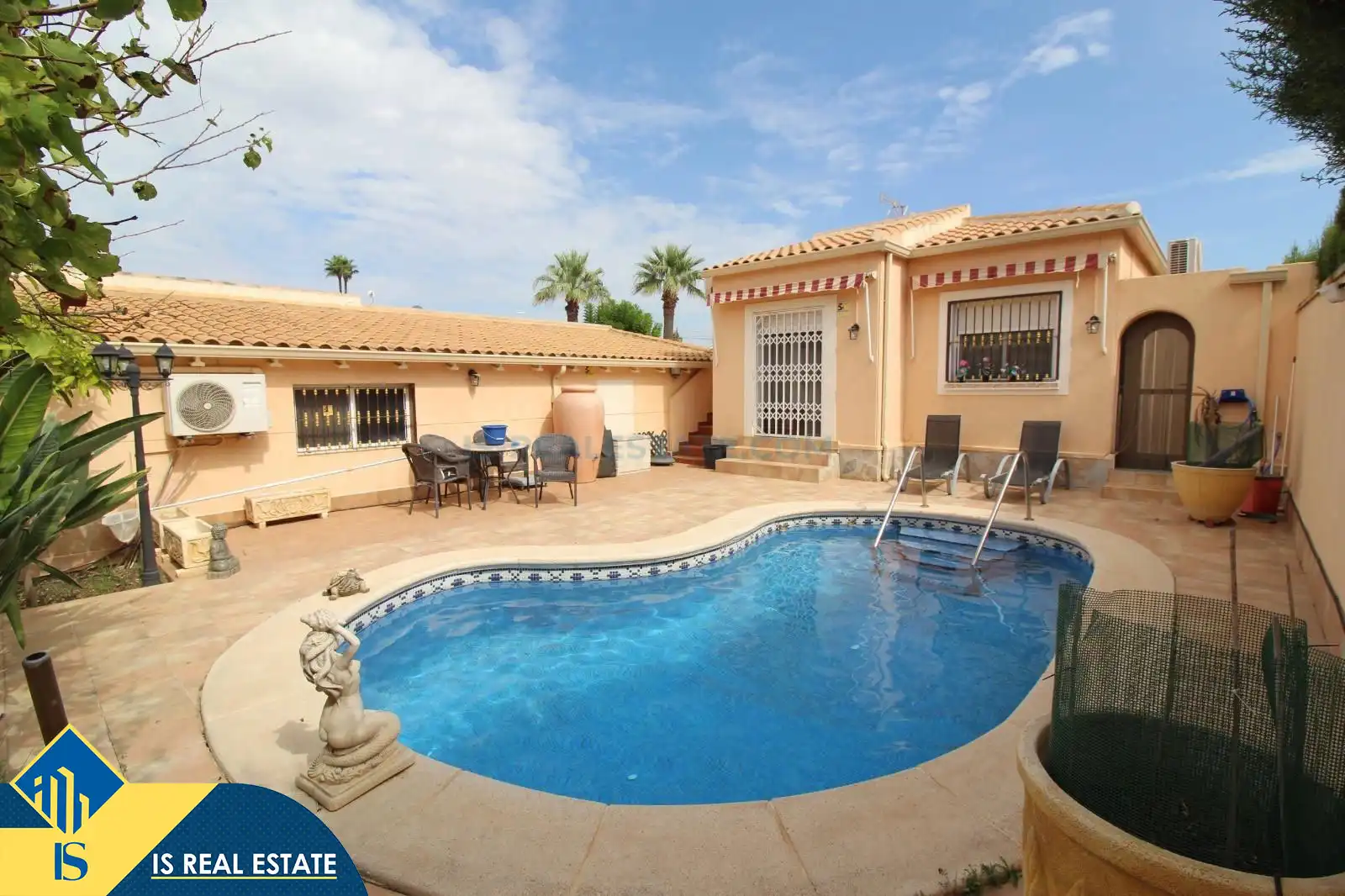 Detached house with pool for sale in Zona Carrefour - Urbanizaciones