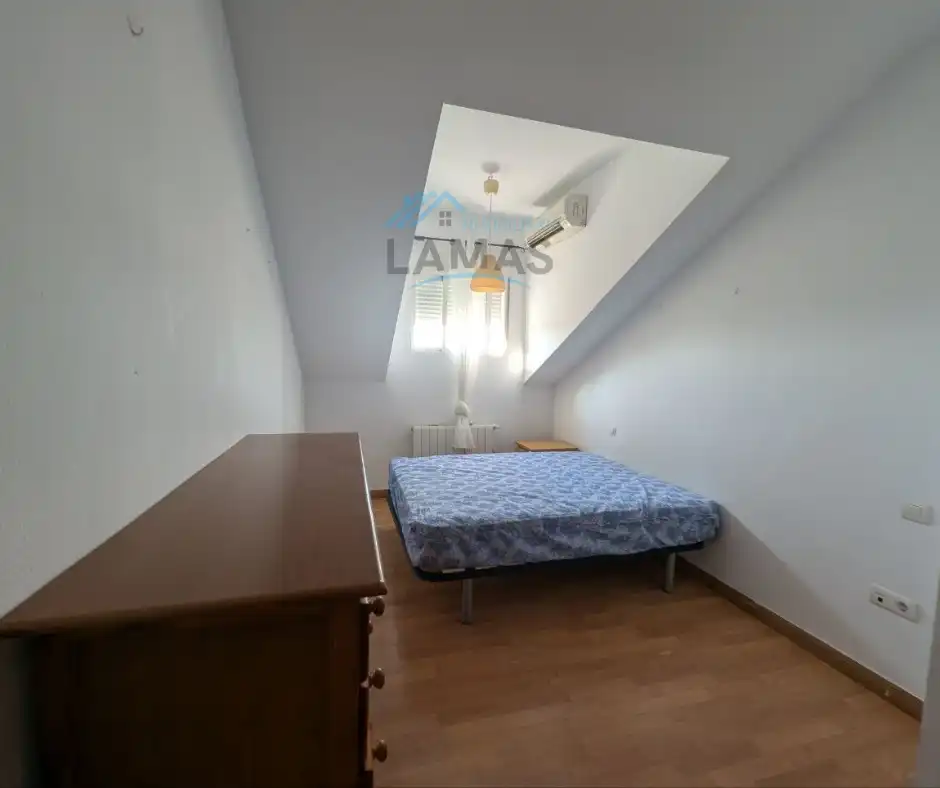 Dormitori de Apartament en venda en Navalmoral de la Mata amb Traster, Forn i Microones