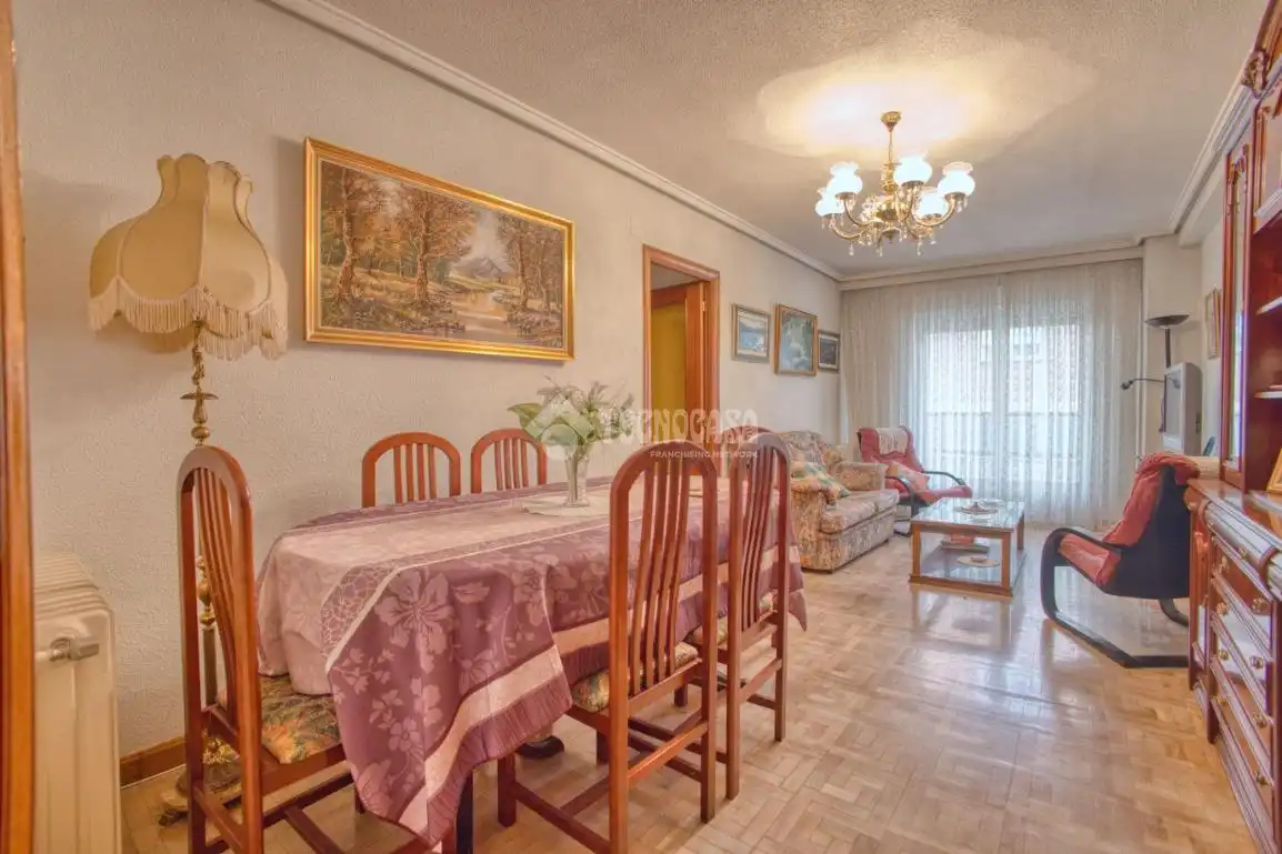 Wohnzimmer von Wohnung zum Verkauf in Salamanca mit Heizung, Abstellraum und Möbliert
