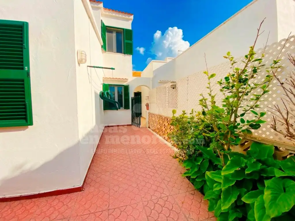 Vista exterior de Casa o xalet en venda en Ciutadella de Menorca amb Aire condicionat, Jardí privat i Piscina