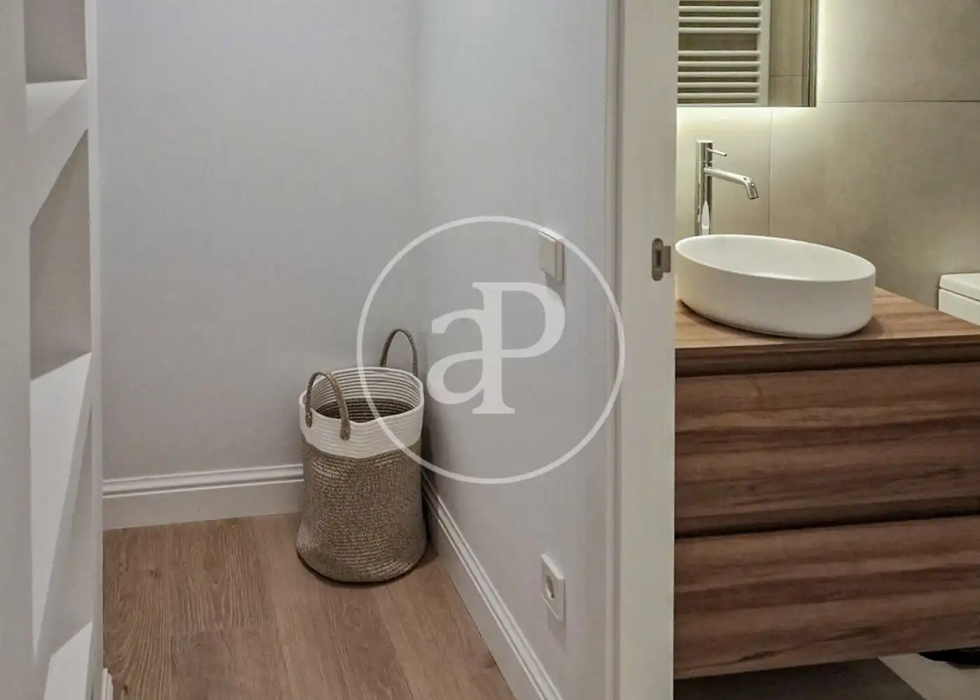 Flat for rent in C. de Moratín, Cortes - Huertas