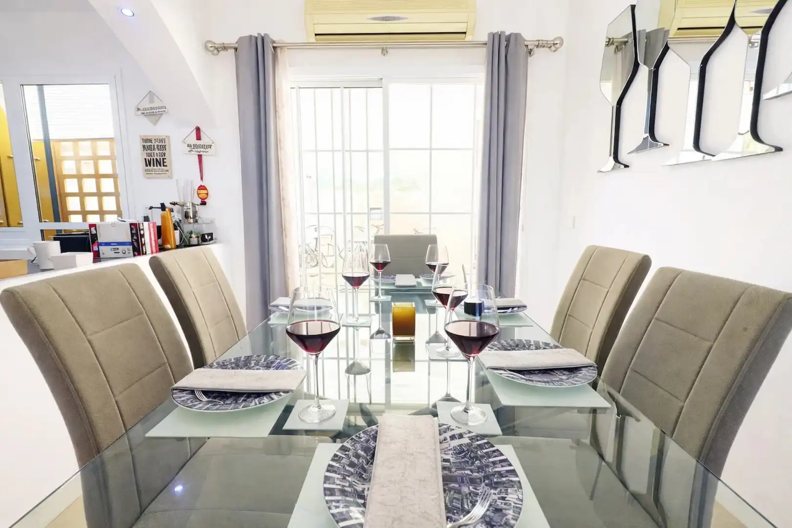Esszimmer von Einfamilien-Reihenhaus zum Verkauf in Manilva mit Klimaanlage, Terrasse und Schwimmbad