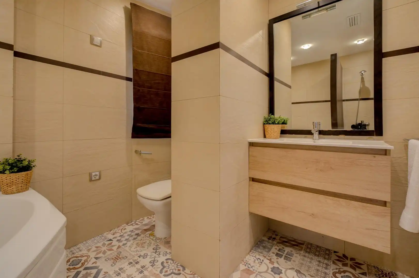 Baño de Piso en venta en Alicante / Alacant con Aire acondicionado, Calefacción y Jacuzzi