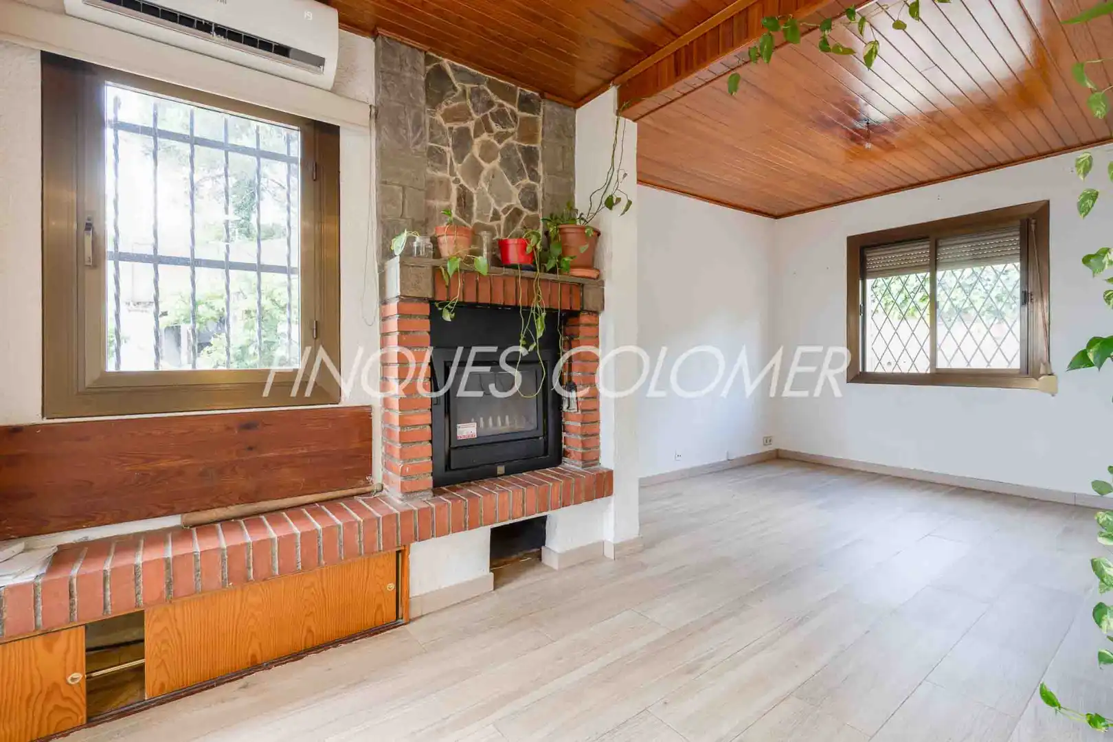 Sala de estar de Casa o chalet en venta en Rubí con Aire acondicionado, Jardín privado y Terraza