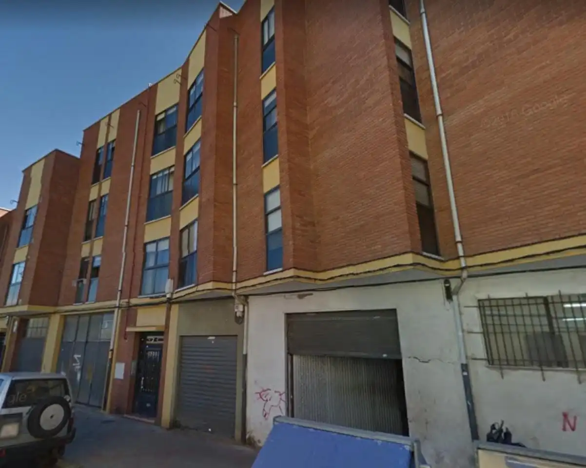 Vista exterior de Pis en venda en León Capital  amb Calefacció, Parquet i Traster