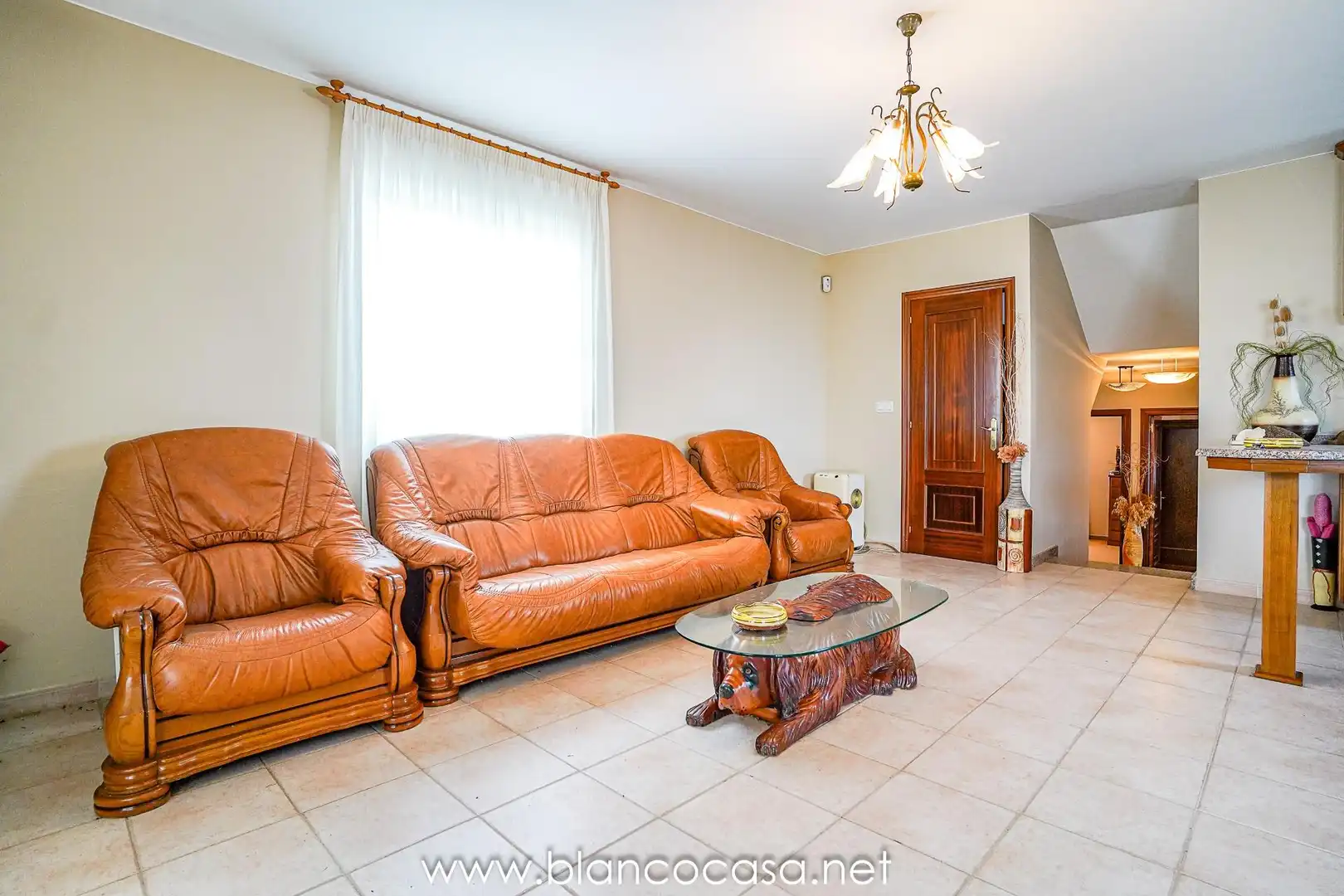 Sala d'estar de Casa o xalet en venda en Malpica de Bergantiños amb Jardí privat, Terrassa i Traster