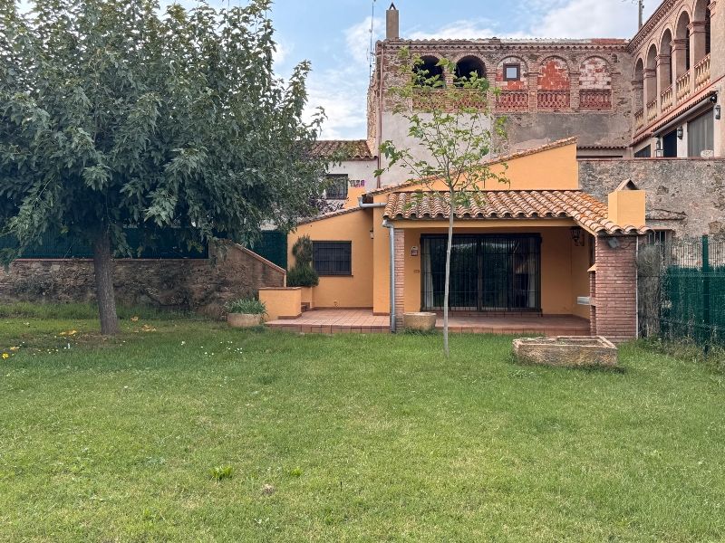 Exterior view of House or chalet to rent in La Bisbal d'Empordà  with Private garden and Oven