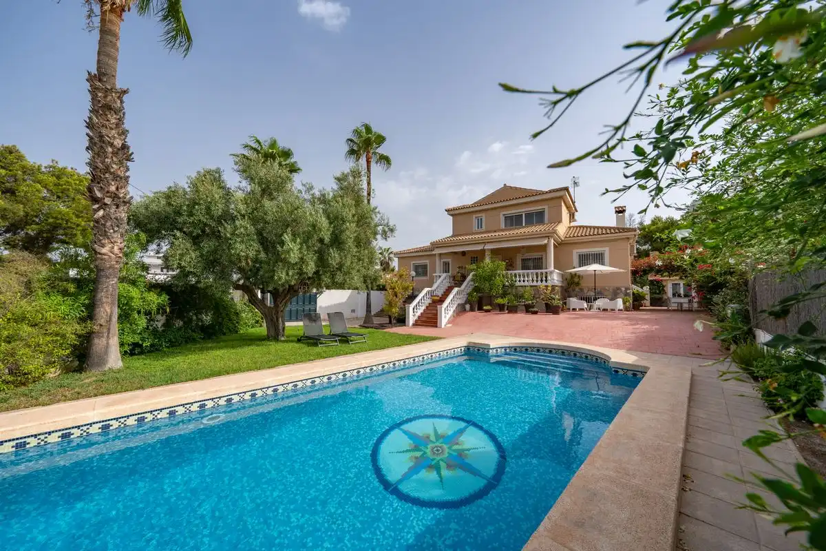Villa mit Terrasse zum Verkauf in Los Girasoles