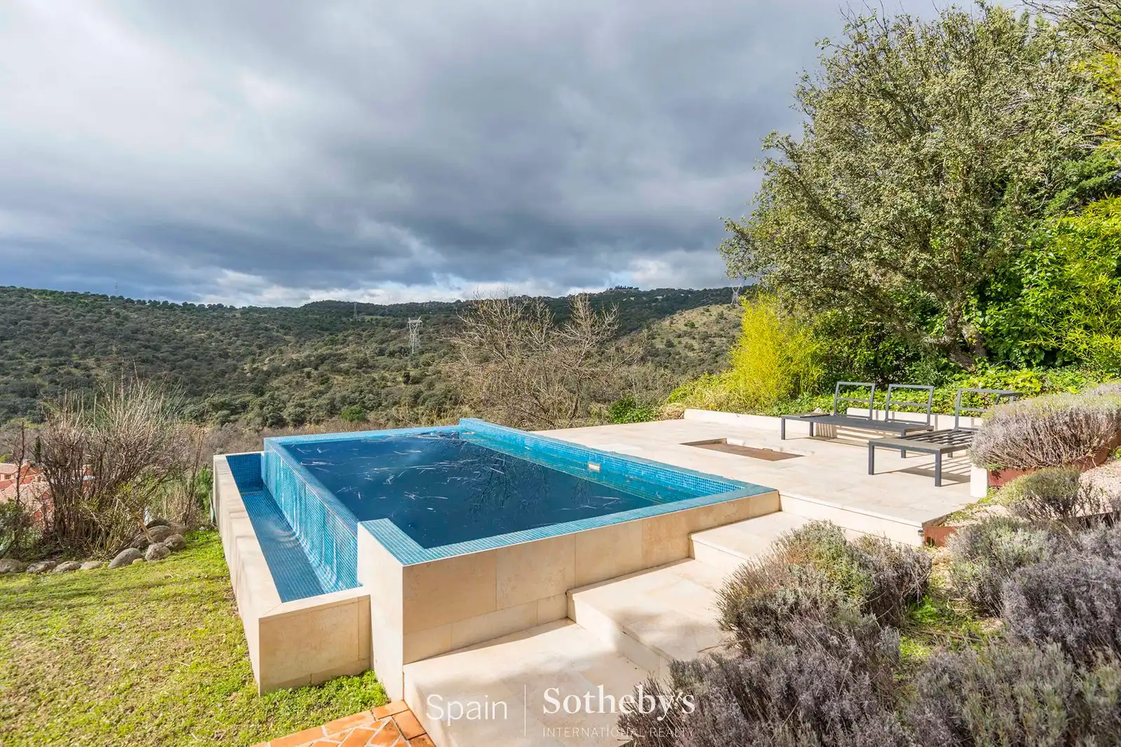 Piscina de Casa o xalet en venda en Las Rozas de Madrid amb Aire condicionat, Calefacció i Jardí privat