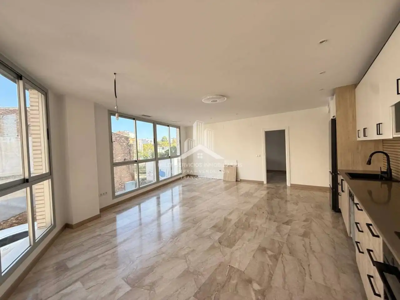 Sala de estar de Piso en venta en Castellón de la Plana / Castelló de la Plana con Aire acondicionado, Calefacción y Alarma